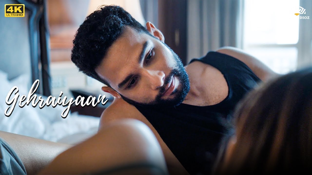 लगता है आधी तो Already पट चुकी हैं बांकी के गाड़ी में Discus कर लेंगे- Gehraiyan Movie Romantic Scene