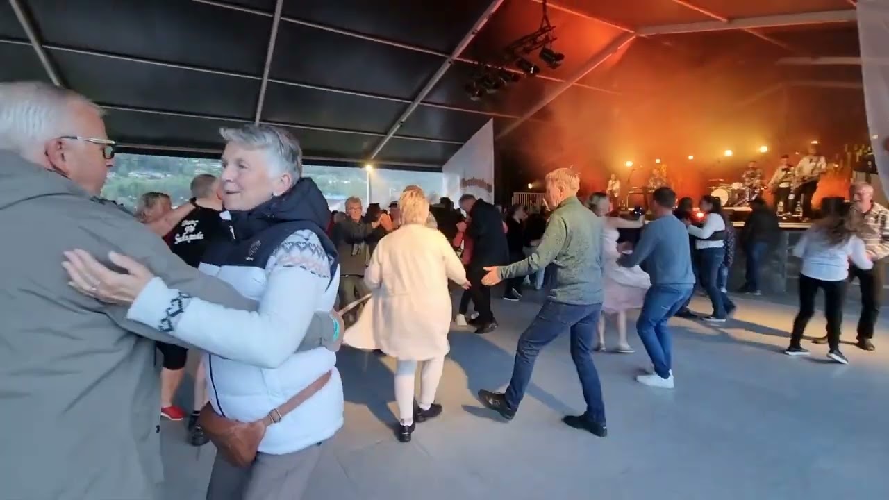 Raka rör och ös till bäng Donnez på Seljordfestivalen 2024 Dansnytt Jan Kristian Tolås