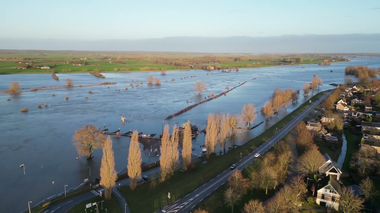 📍 Hoogwater bij Wijhe – De IJssel Treedt Buiten Haar Oevers in Salland
