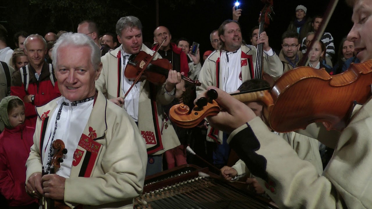 VELKÁ NAD VELIČKOU-HORŇÁCKÉ SLAVNOSTI 2011 (Háj, háj, zelené oreší...Martin Hrbáč a spol.)