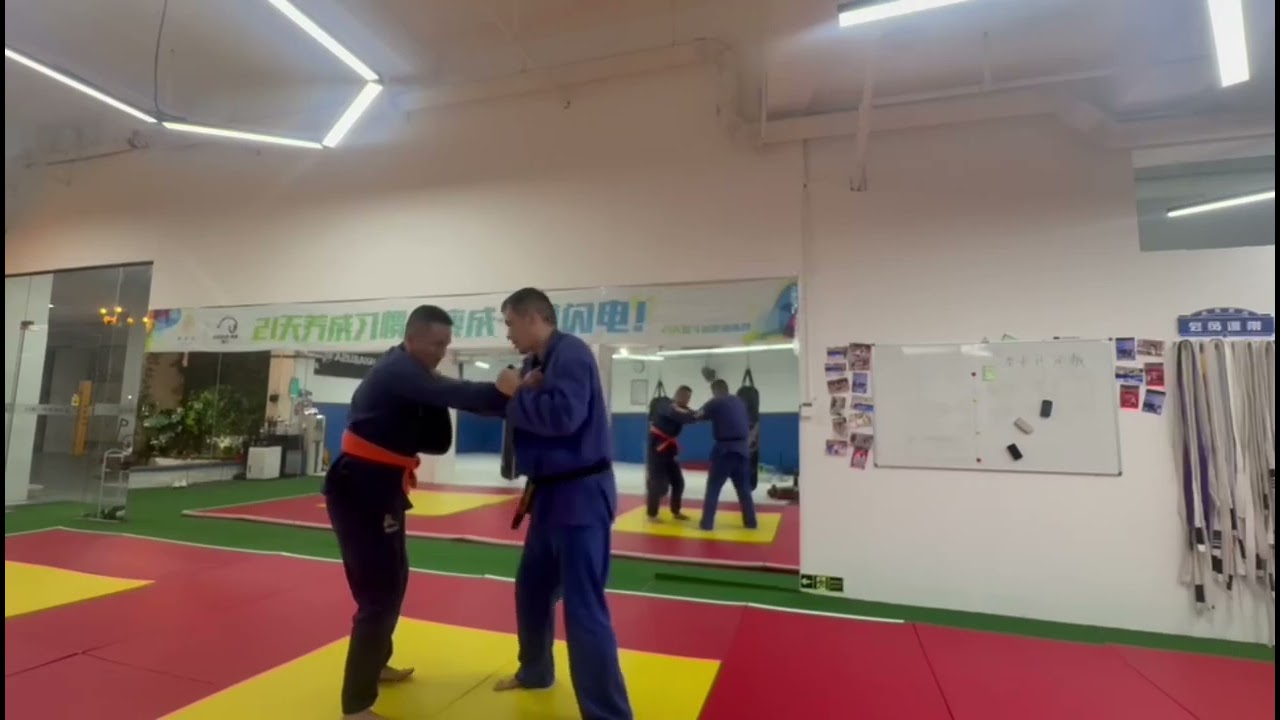 Arm trap tai otoshi