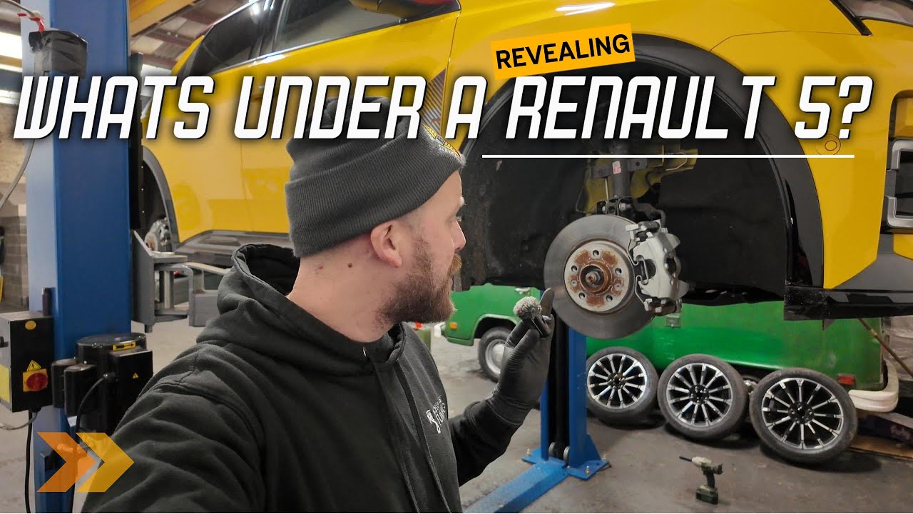 Renault 5 E Tech: взгляд снизу и зимняя защита для нового автомобиля.