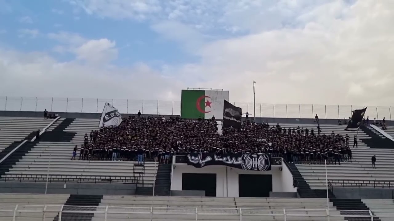 Regroupement ultras inferno :من تجمع اعضاء أولترس انفرنو في البالوز وترديد أغنية شوق الفرحة 