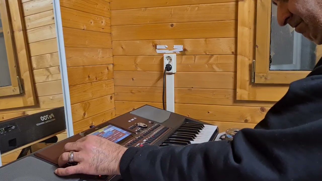 Korg pa 700