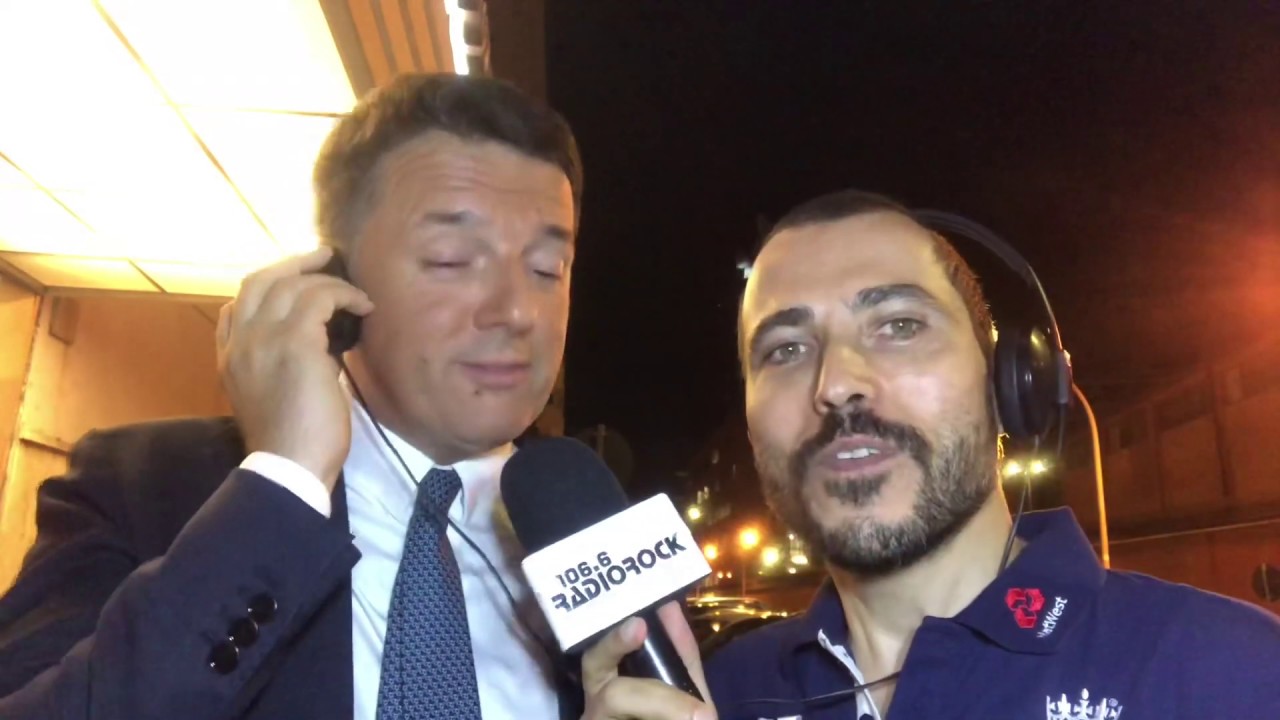 Matteo Renzi canta 