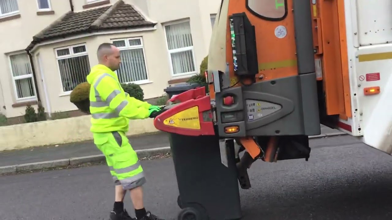 Recycling bin men emptying bins in Bournemouth part 2