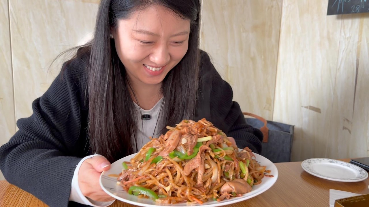 【寻尝姐妹】仅花55元在河北巨鹿吃焖饼，小店不大焖饼有几十种，太惊艳了