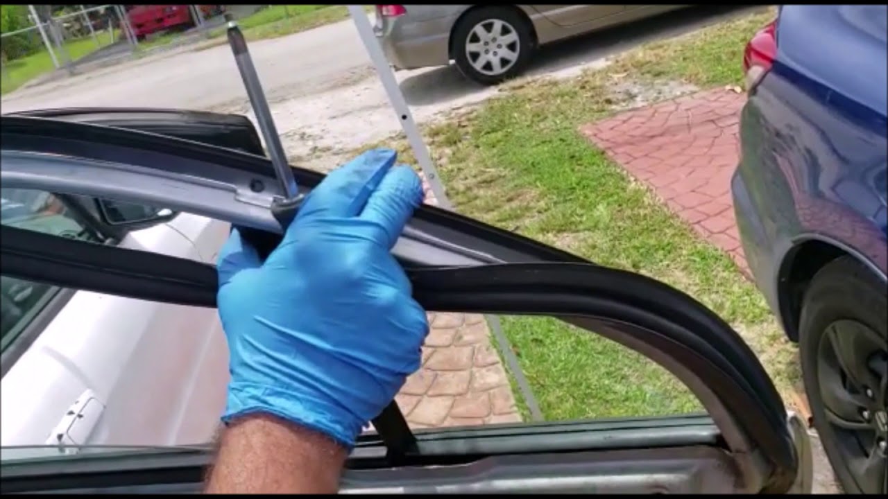 Reemplazar vidrio fijo en la puerta trasera en auto Mitsubishi. Replace Rear Door Quarter Glass