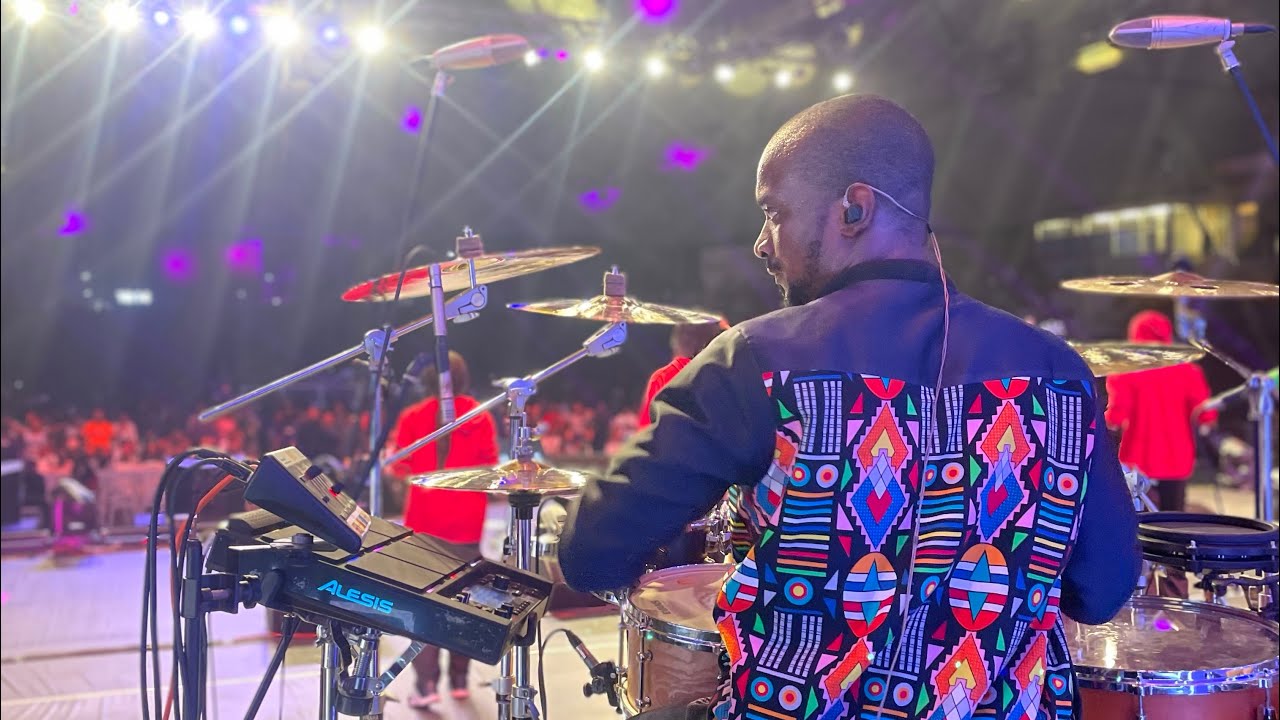 Mind blowing  African Praise Medly🔥🔥🔥.@PastorJerryEze @DRUM #africanmusic #drums #drumming
