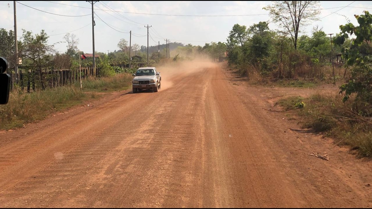 ផ្លូវឆ្ពោះទៅ​ស្រុកសៀមប៉ាងជាប់ព្រំដែនឡាវ ភ្ជាប់ទៅគម្រោងទីលានយន្តហោះ ​​កំពុង​ជំរុញស្ថាបនាជាផ្លូវកៅស៊ូ