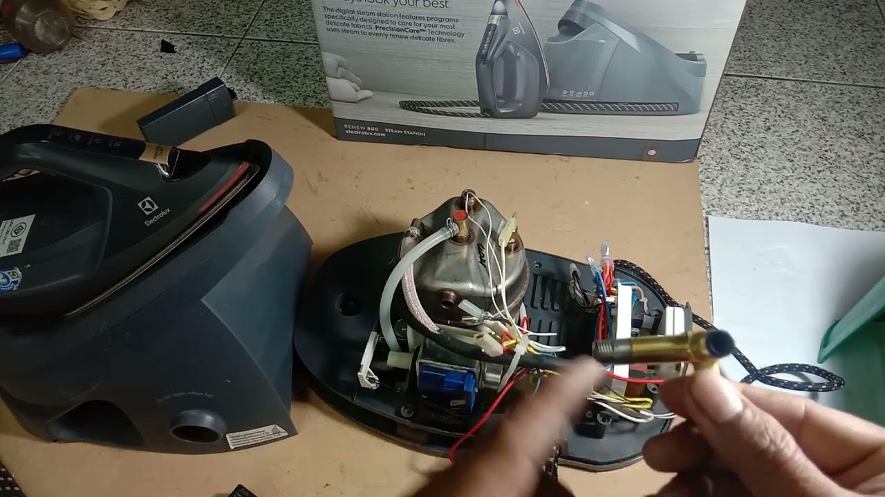แนวทางการตรวจซ่อม เตารีดไอน้ำ Electrolux แยกหม้อต้ม ฉีดน้ำไม่ออก