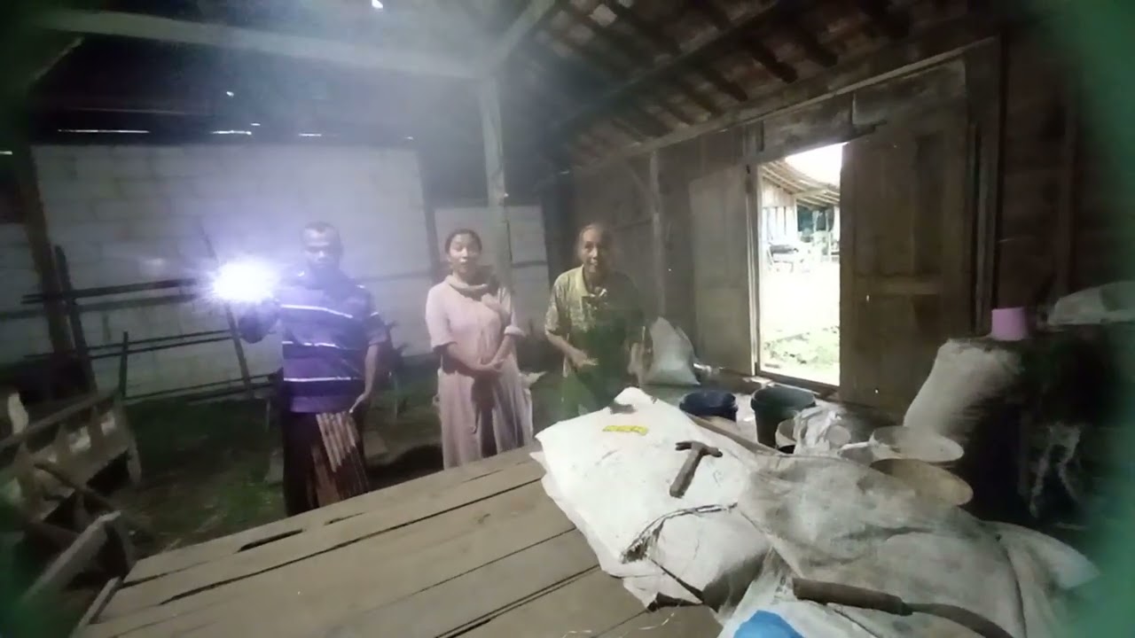 Ngobati luka leher akibat tali keluh ketat