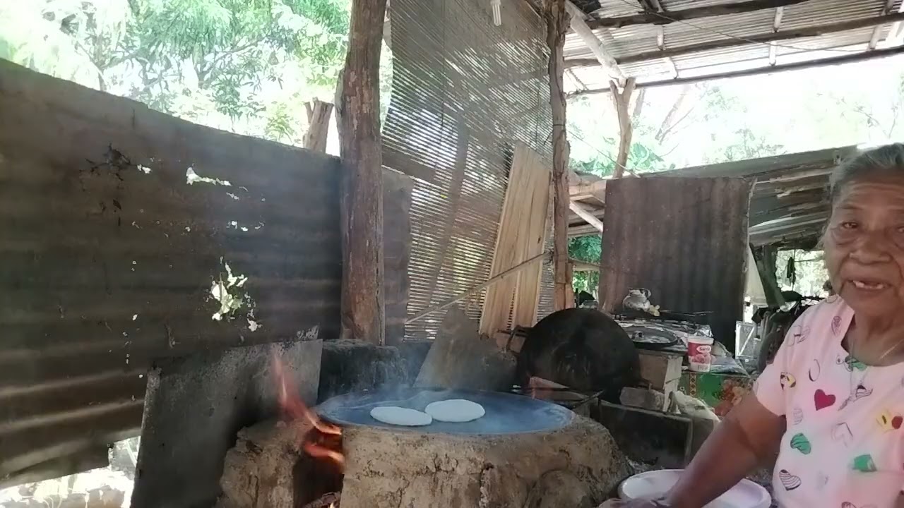 niña Carla Leda gracias a Dios por qué LLA tiene su comal para a ser las tortillas 😯😯
