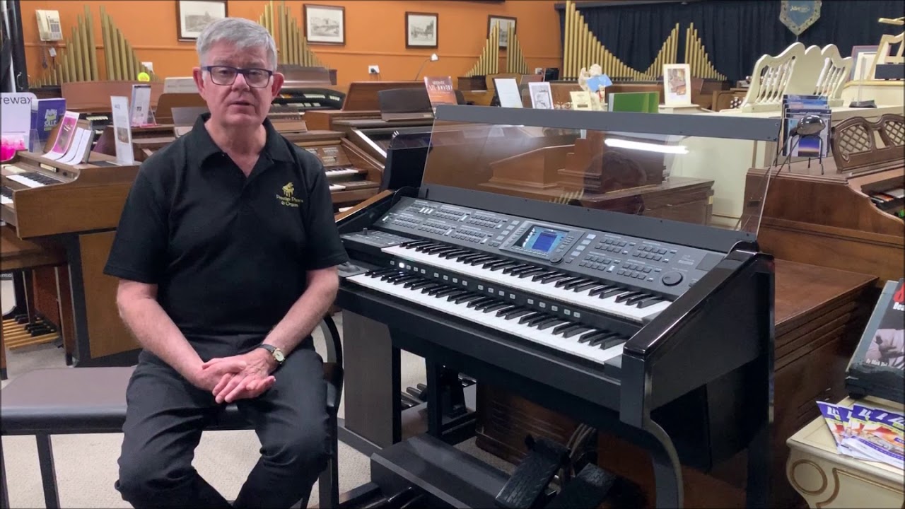 RINGWAY RS800 Electronic Organ.