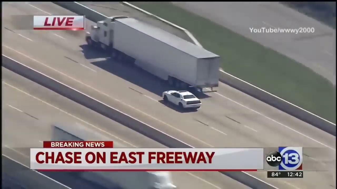 Dodge Challenger Hellcat Outruns Cops and Helicopter in High speed Chase
