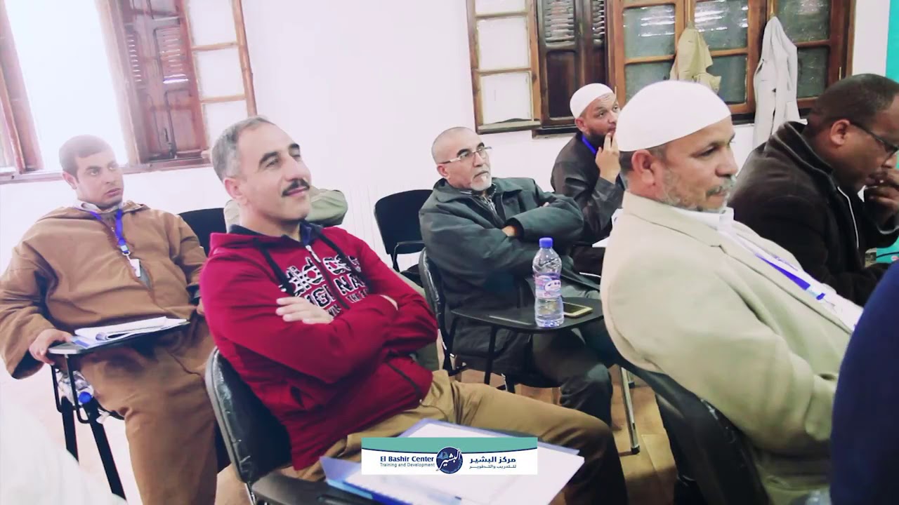 اول دورة اعداد المرشد المحترف للحج والعمرة في الجزائر للمدرب عزالدين صاكر في مركز البشير للتدريب