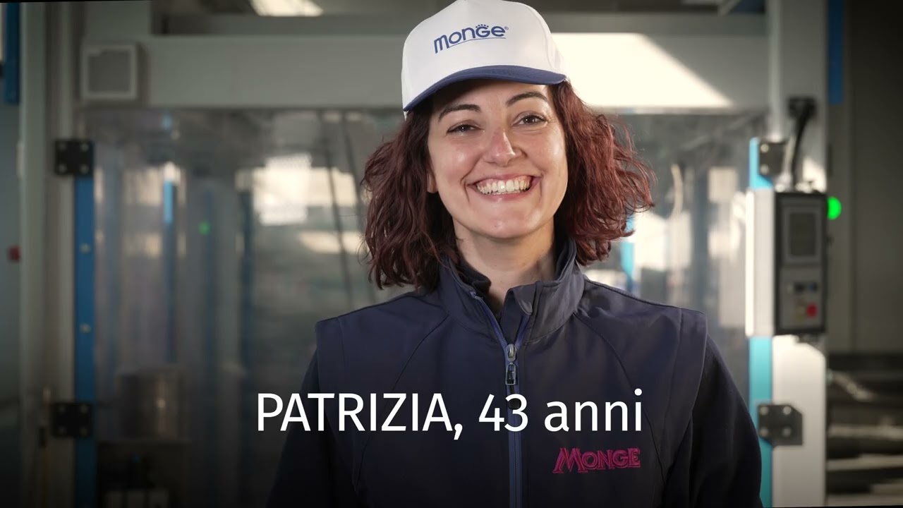 Nello stabilimento di Monge - Produzione buste