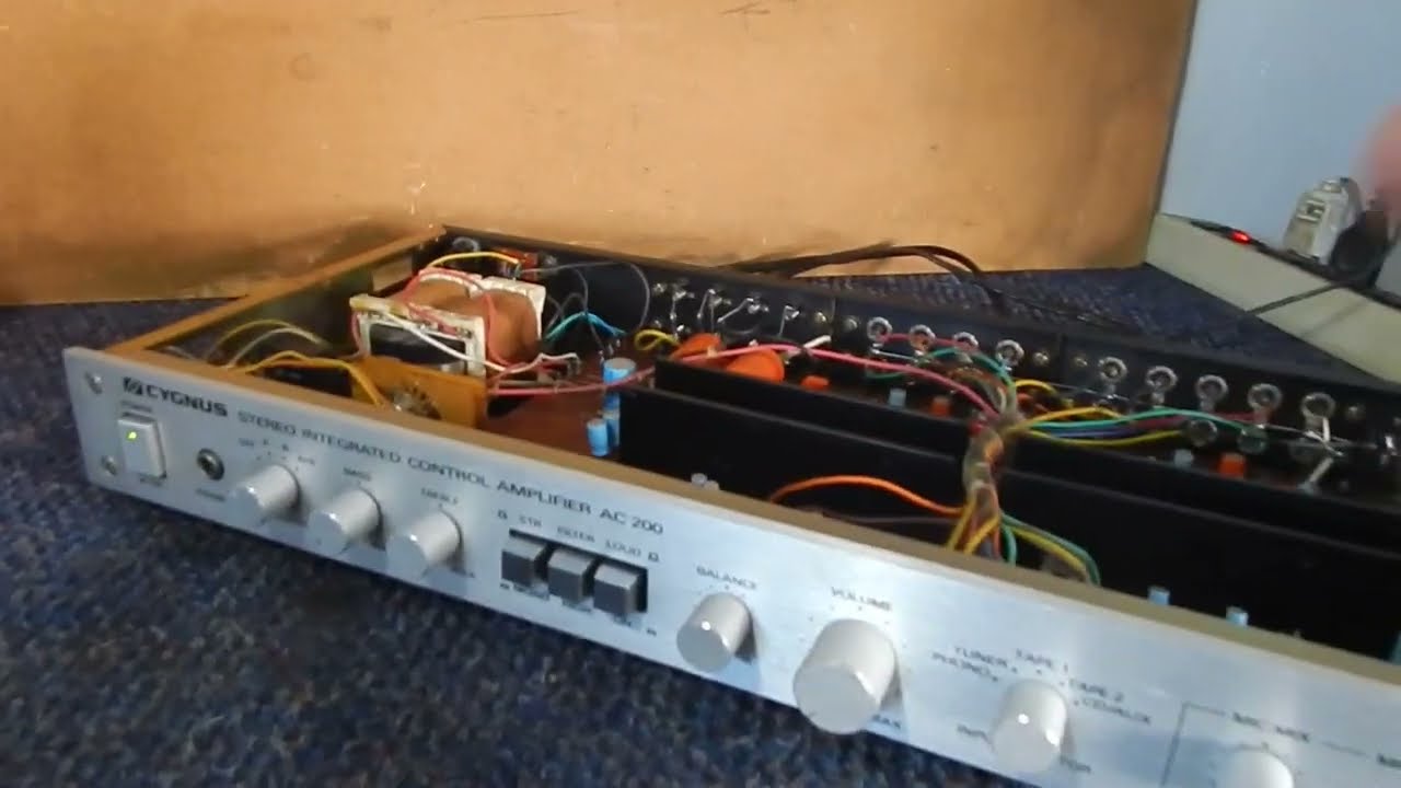 MITO ou VERDADE!! AMPLIFICADOR CYGNUS USADO COMO PRÉ ???  AC 200 - SERÁ QUE FUNCIONA ???