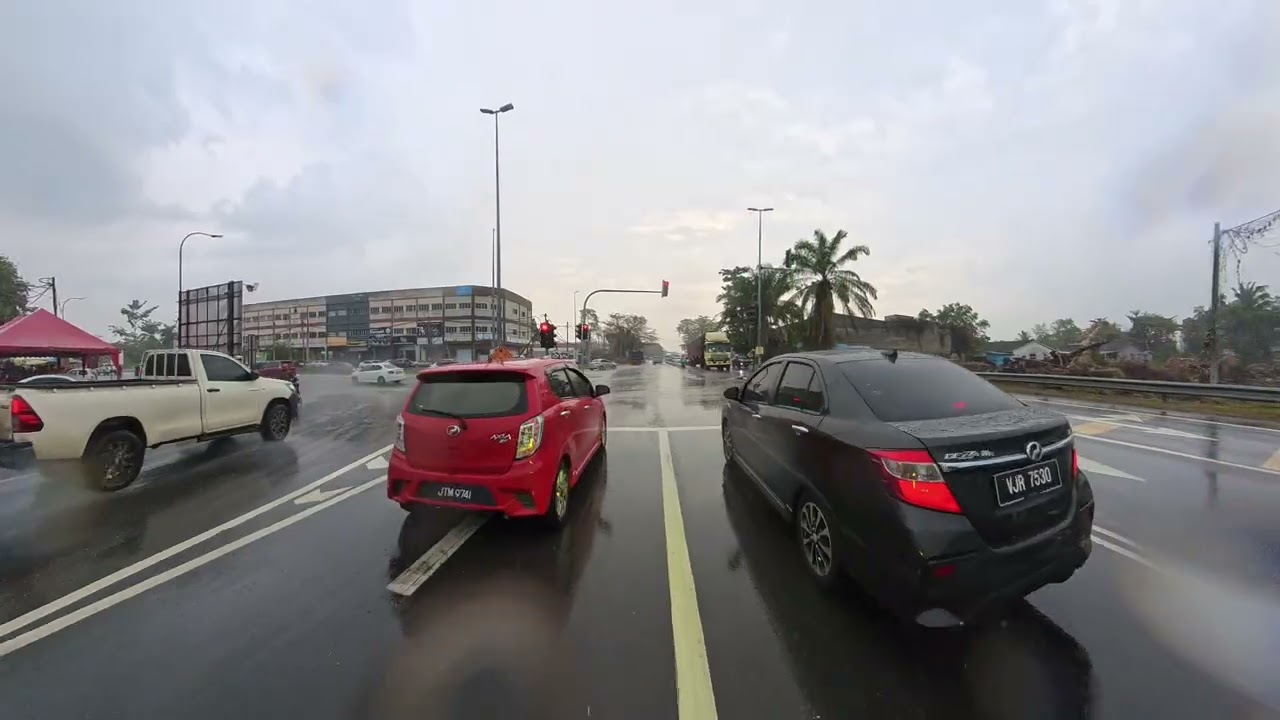 BMW R1250GS : Teluk Intan towards WCE Highway. Rainy Day