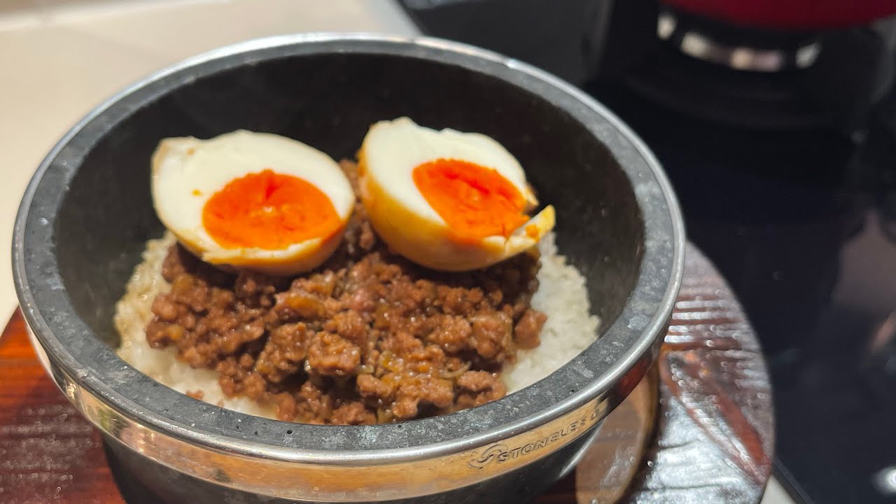 【台式滷肉飯】 Braised pork with rice 