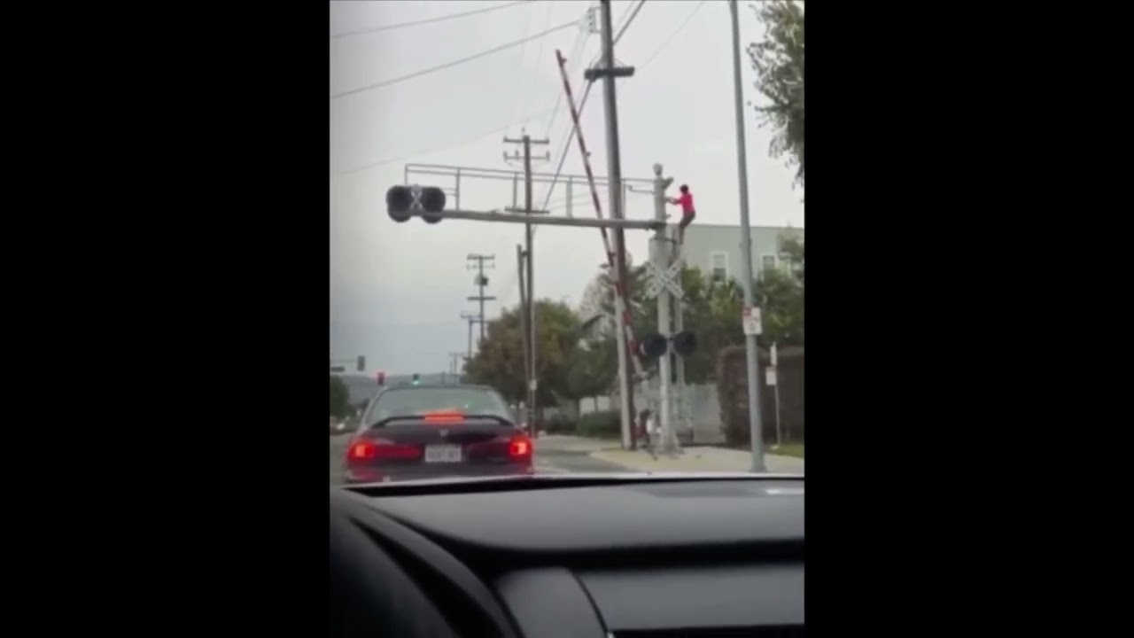 [Don&rsquo;t be this guy!] Guy Shaking railroad crossing cantilever with sound effects