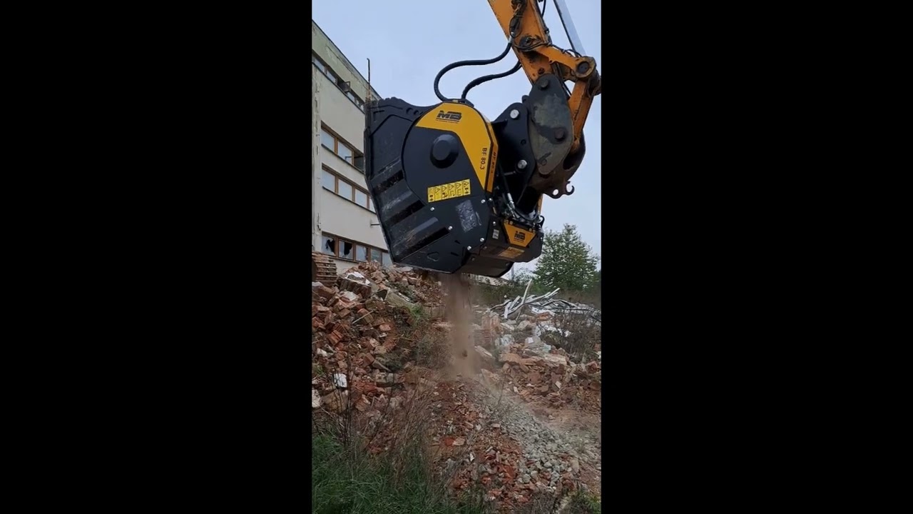 BF80.3 S4 Crusher Bucket: Crushing Demolition Waste with Ease