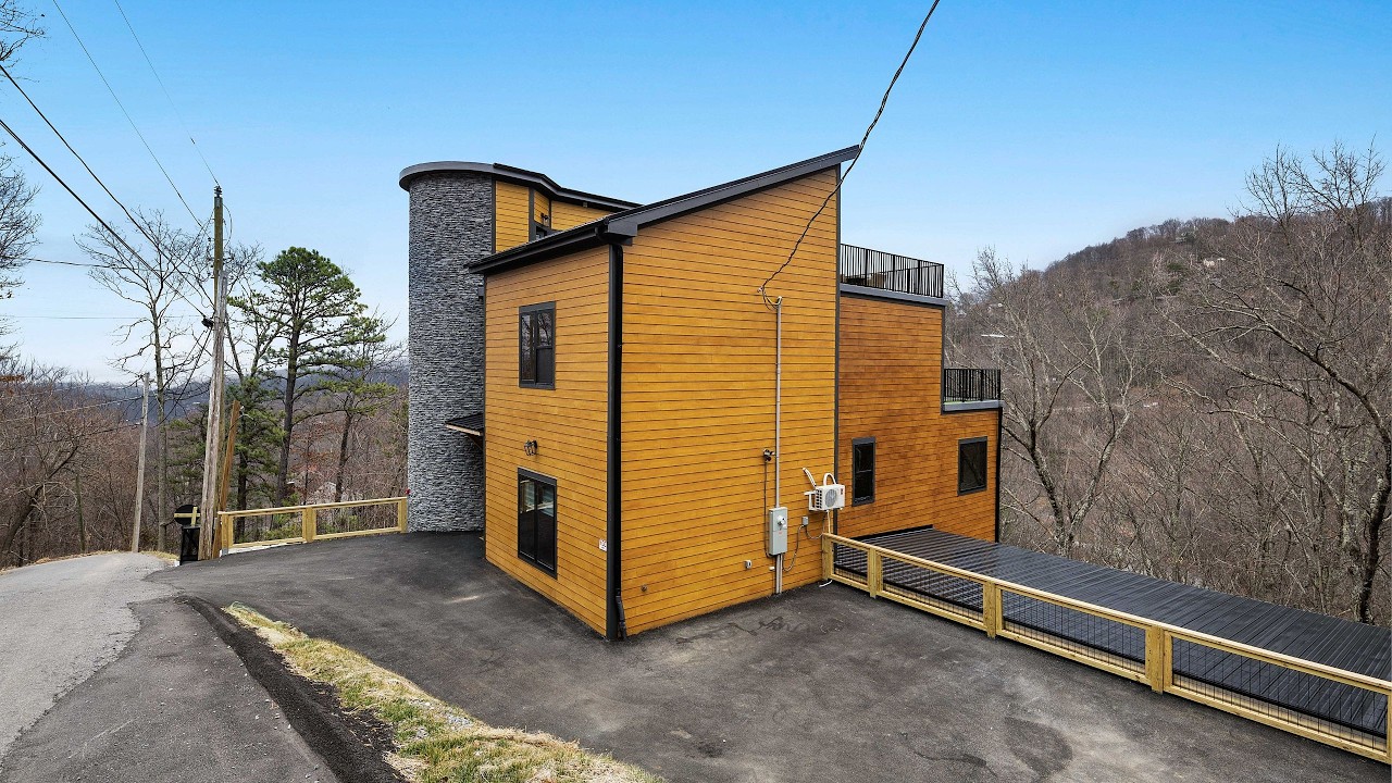 1253 Bavarian Way, Gatlinburg, TN 37738