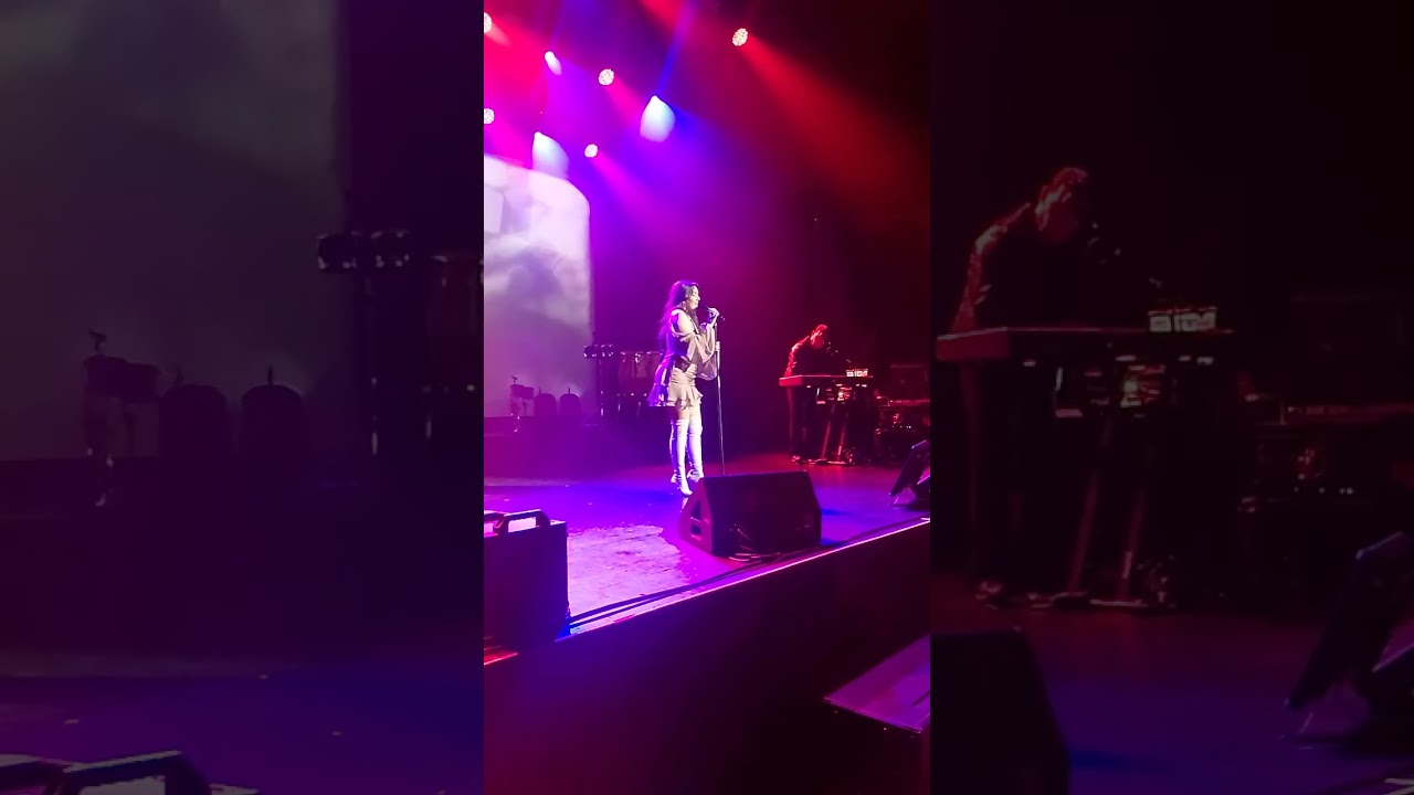 ¿Y si fuera ella? - Angela Leiva en Barcelona