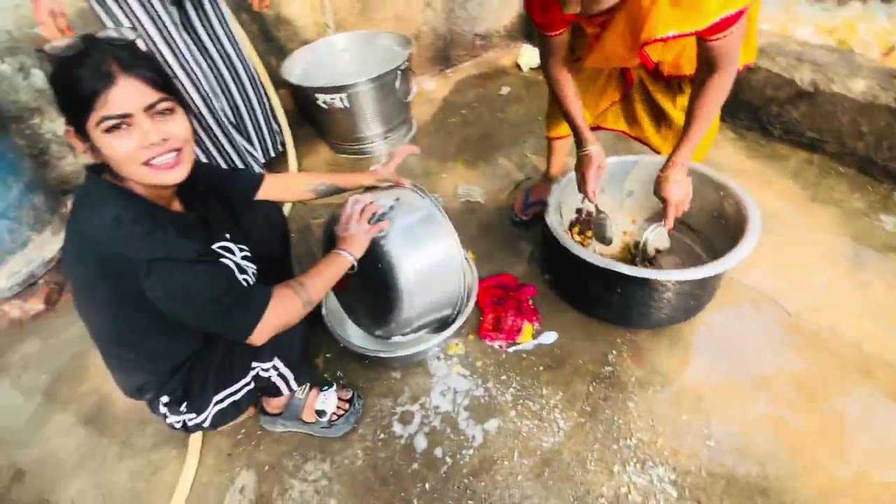 Kis kis ko bartan dhulvana hai apne ghar ka bta do 😂 ​ #yt #funny #funnymoments #familydrama 