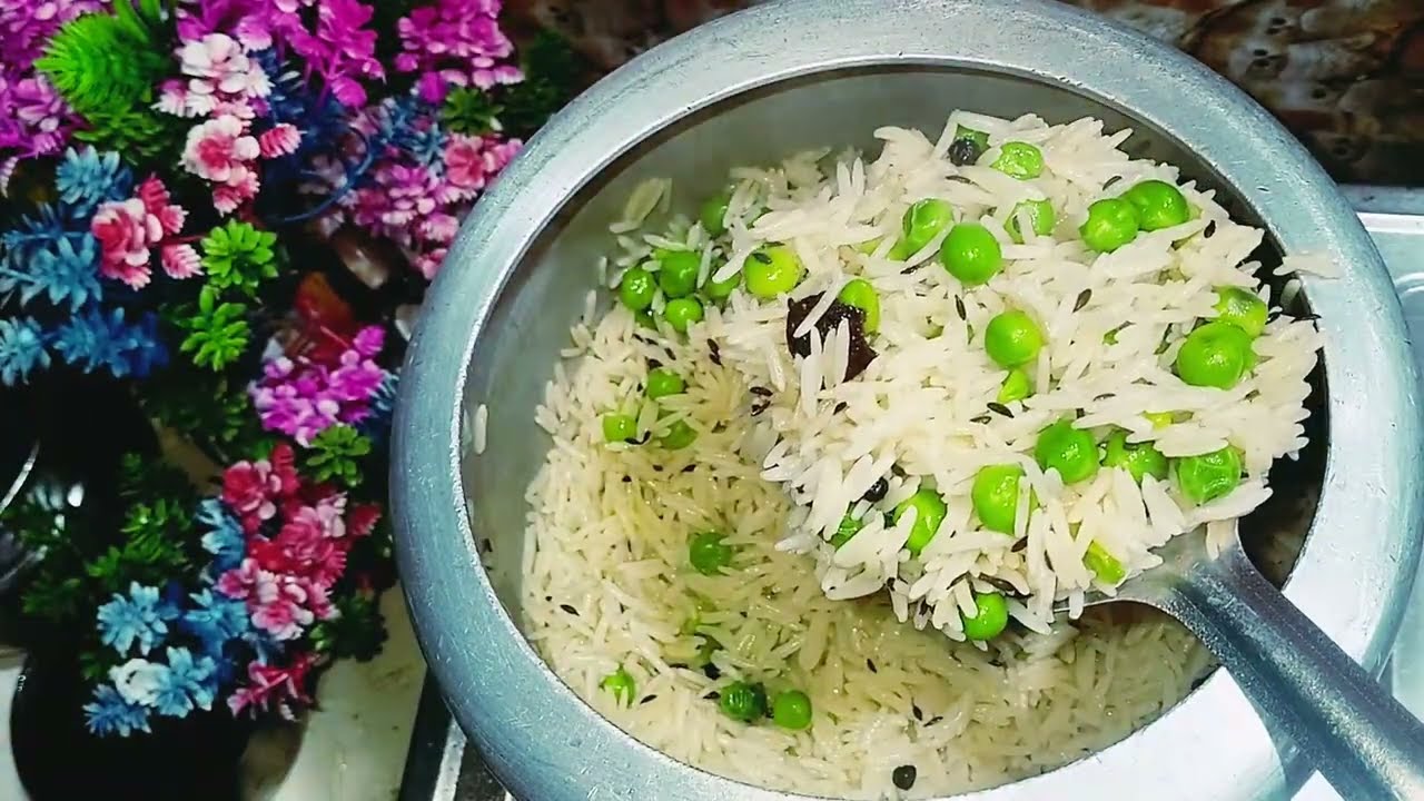 भारतीय व्यंजन  मटर पुलाव कुकर में  बनाये खिले खिले ! Matar pulav #food#cooking 