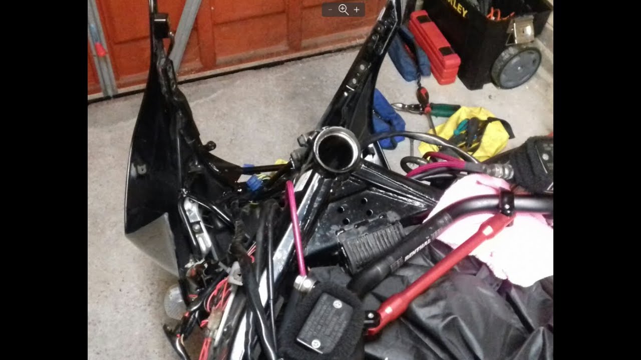 Suzuki RF 900 Headstock Bearings Replacement