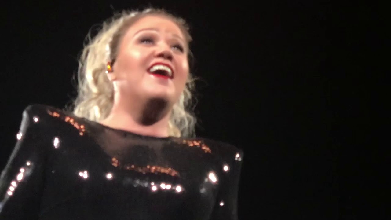 Kelly Clarkson Entire Performance FRONT ROW Oakland Oracle Arena January 24, 2019.