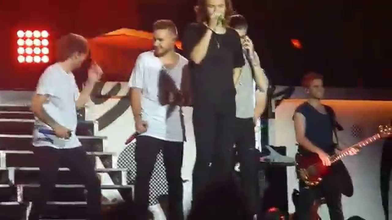 what makes you beautiful - One Direction OTRA singapore ( near the stage)