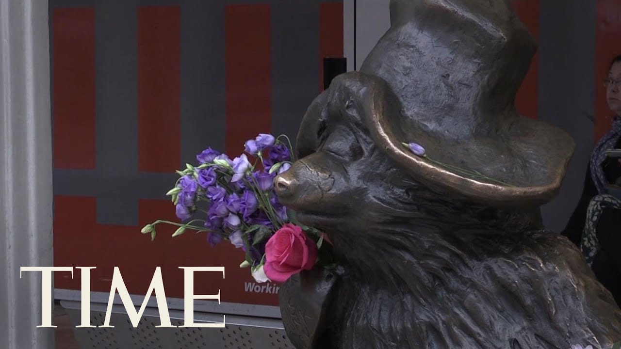 Londoners Are Leaving Jars Of Marmalade At Paddington Bear Statue After Author's Death | TIME