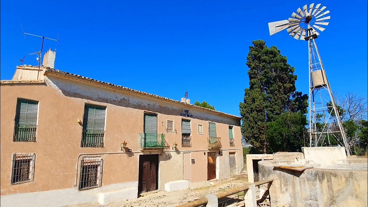 ABANDONARON su CASA incluso con el TRACTOR Y SUS COSAS DENTRO | Sitios Abandonados y URBEX