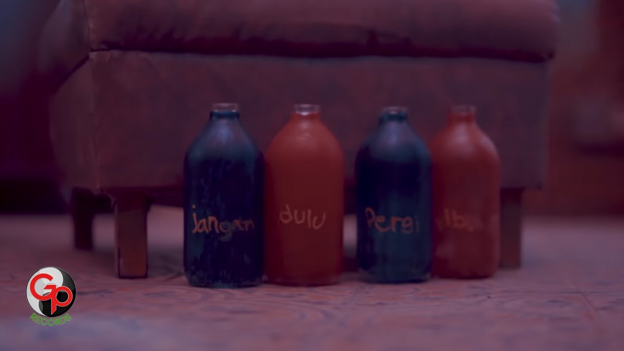 Seventeen - Jangan Dulu Pergi (Official Music Video)