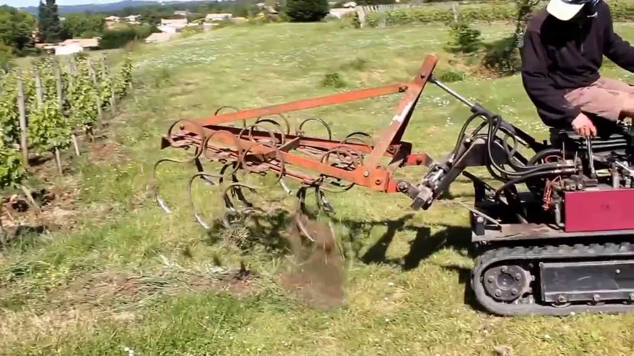 Tracteur à chenilles LOEFFEL Viti-Plus 95 avec Cadre à 12 dents