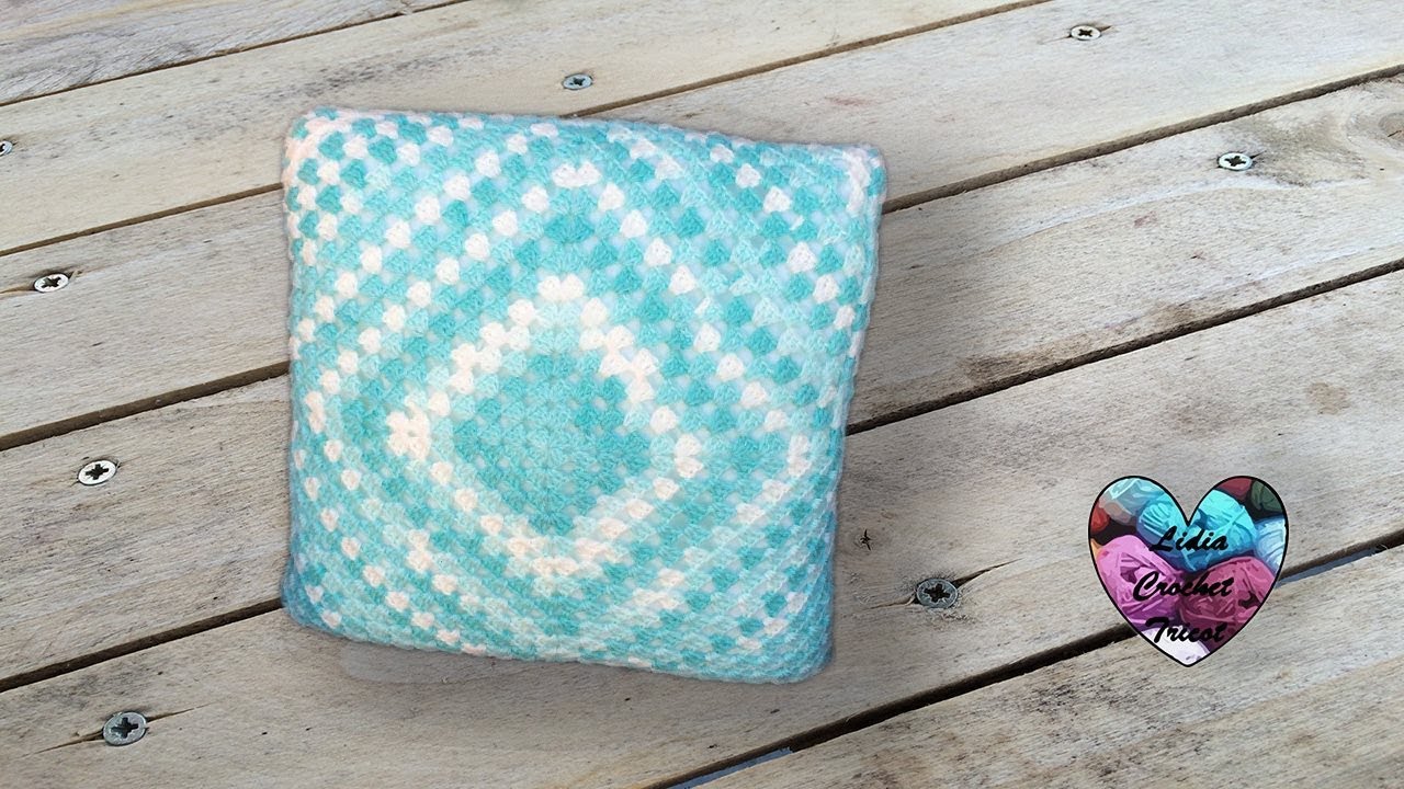 Coussin granny crochet super facile