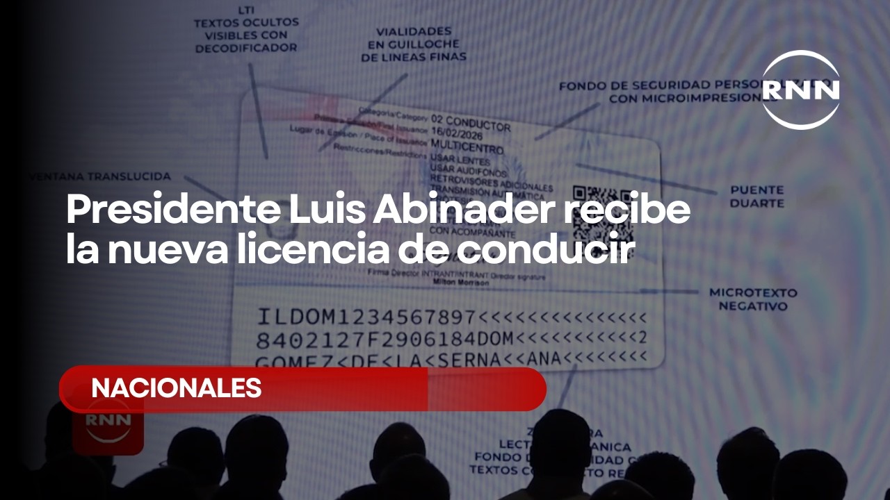Presidente Luis Abinader recibe la nueva licencia de conducir