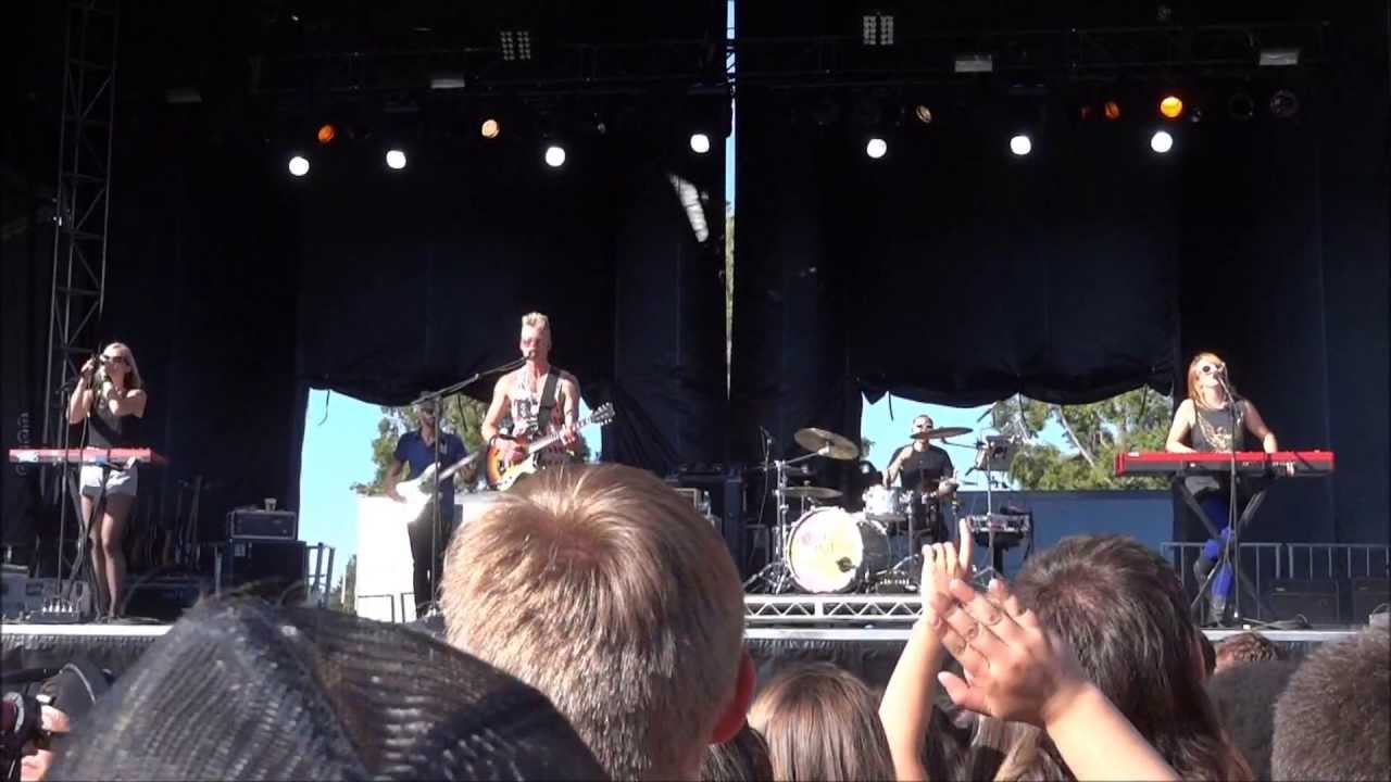 Mother Mother at Rock The Shores 2013: In Bloom (Nirvana cover)