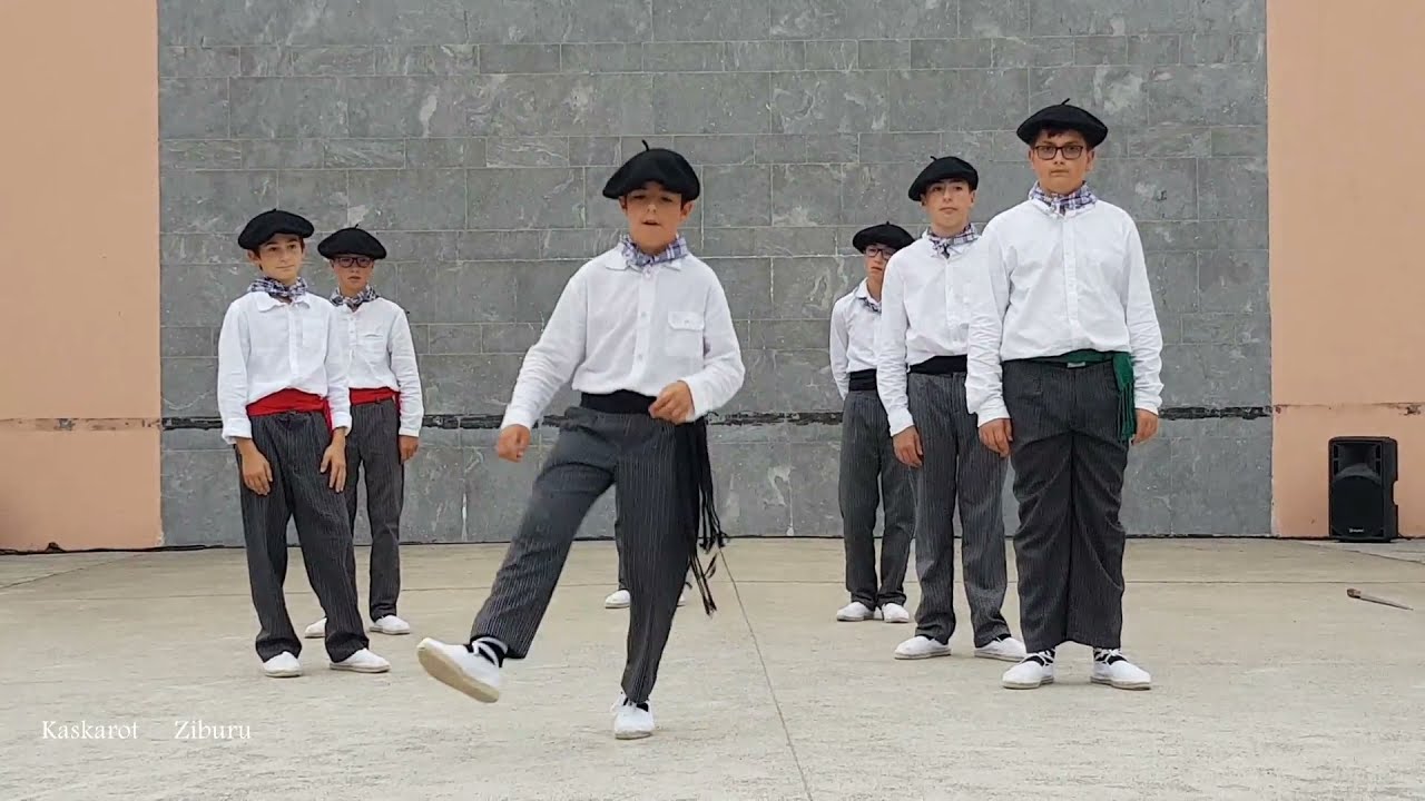 Banako - Zazpiak Bat - Dantza Sare - Sara