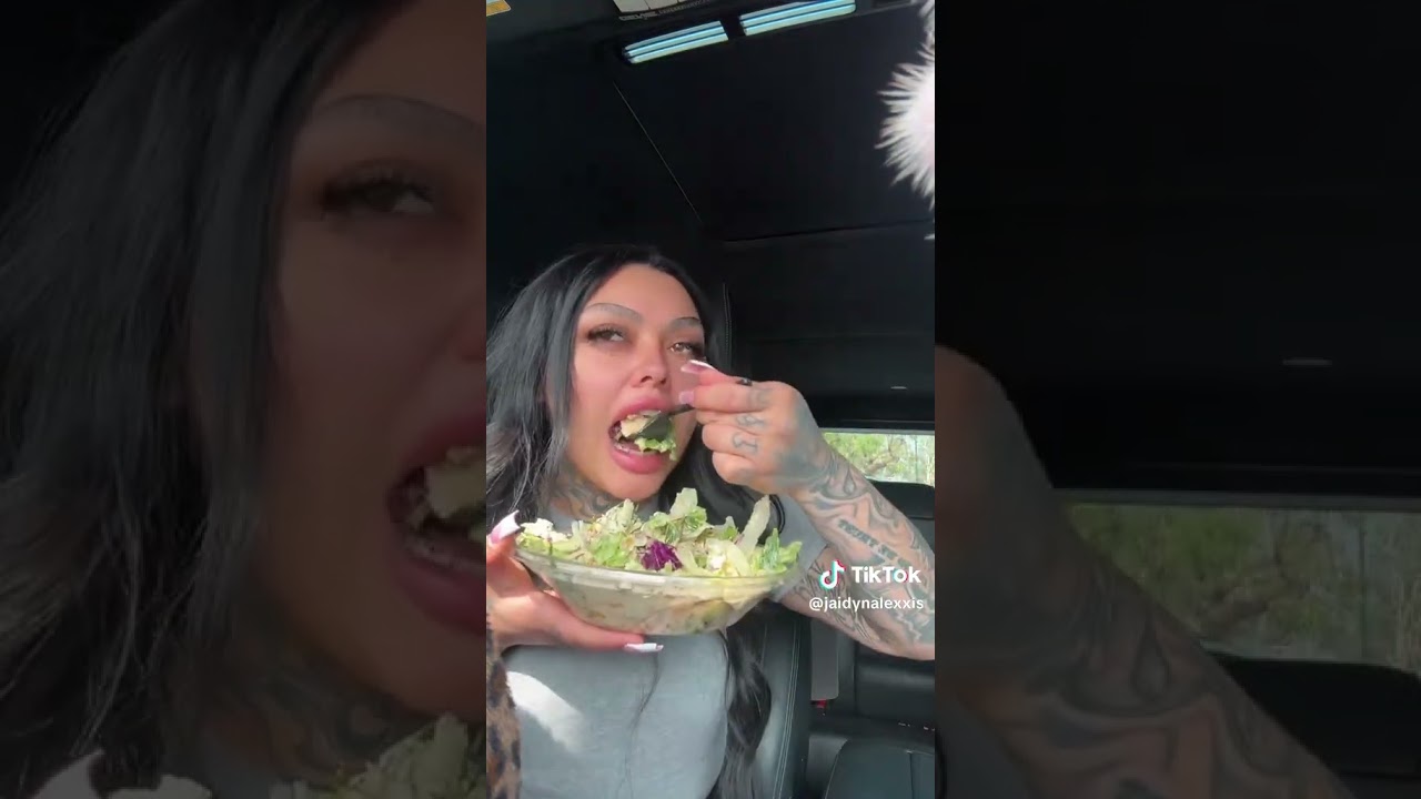 Jaidyn Alexis Is Eating A Chicken Salad From El Pollo Loco #sunday #lunch #JAIDYNALEXIS 10/26/25