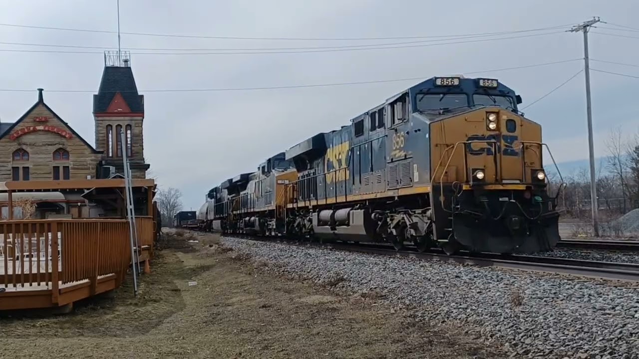 Railfanning Berea, OH 2/28/26 FT back to back P5 horns 