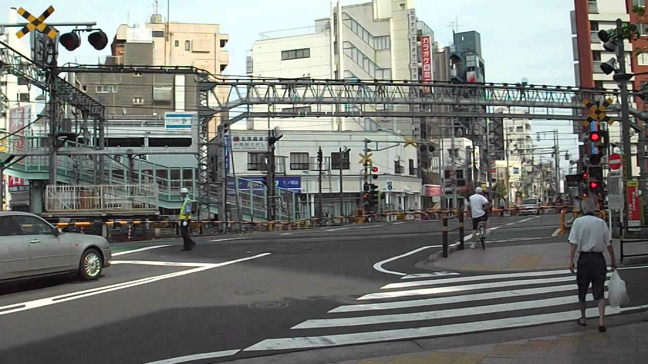 東武スカイツリーライン竹ノ塚駅付近の大踏切