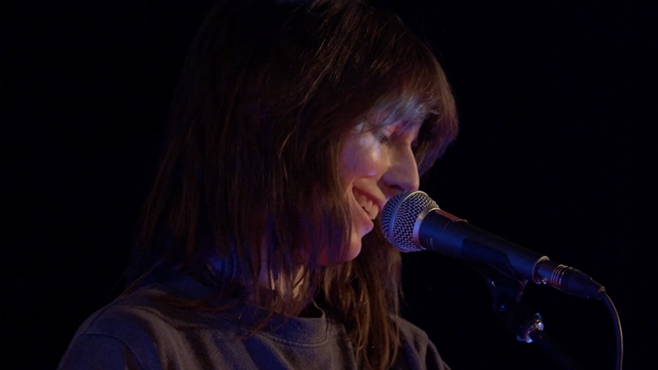 Angie McMahon - 'Letting Go' (Live at Triple R)