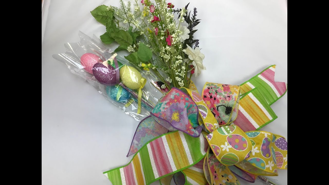 Add Picks to a Mesh Wreath