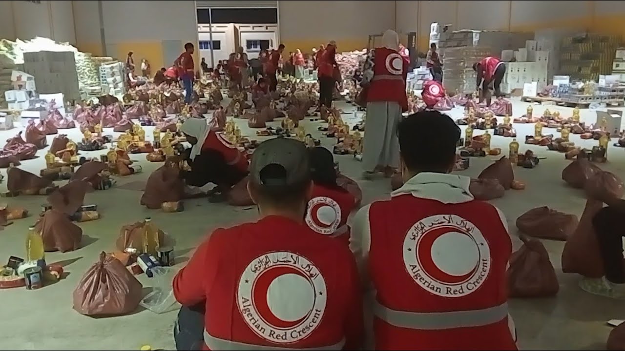 بسكرة: الهلال الأحمر الجزائري يوزع  18 ألف إعانة غذائية