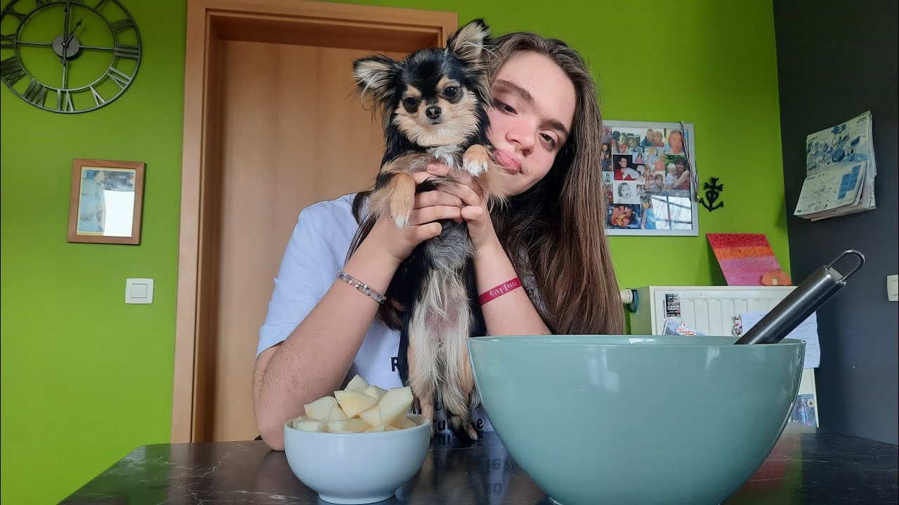 Soline & Mila font la recette d'un gâteau poire-chocolat qu'elles ont trouvée sur internet 