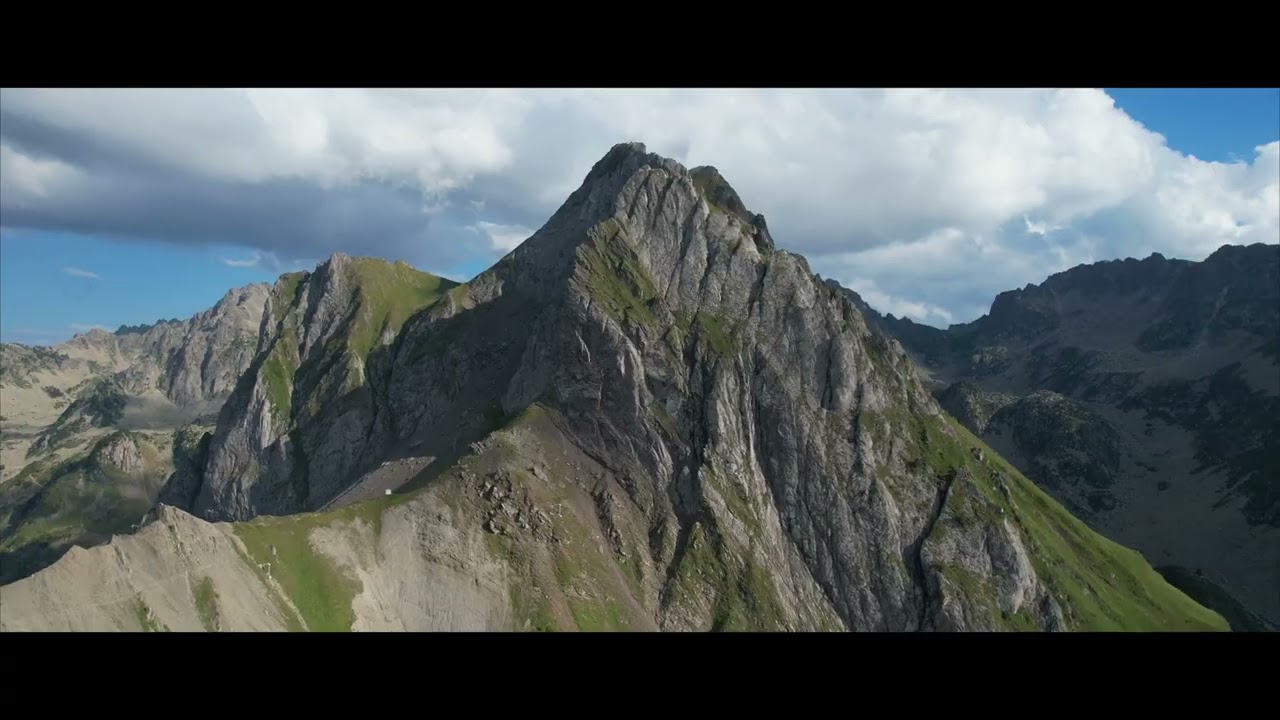 Col du Tourmalet, Montagne des Pyrénées, Vue du ciel avec le drone DJI Air 2S