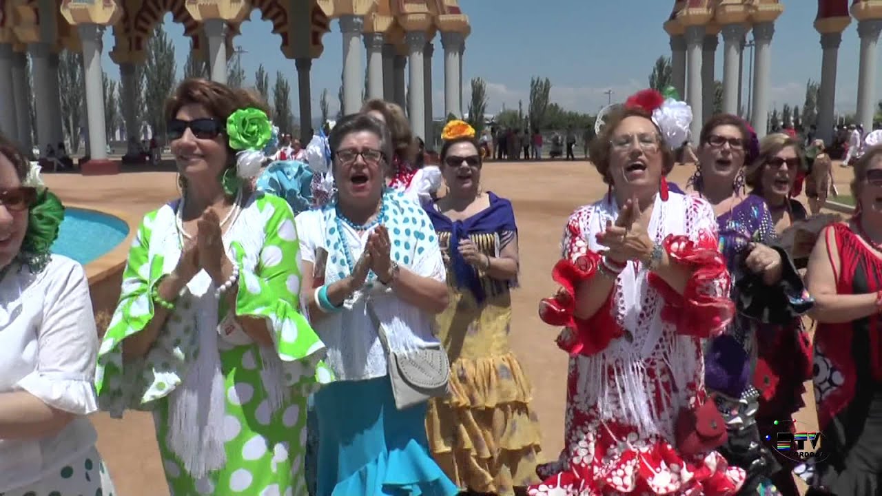 Grupos de mujeres en la Feria de Córdoba